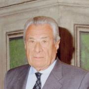 Professore emerito, già ordinario di Chimica Industriale nell’Ateneo torinese. È autore di più di 250 pubblicazioni inerenti la chimica organica, in particolare il rapporto struttura/proprietà di composti organici di interesse applicativo. Presidente dell’Accademia delle Scienze di Torino, Presidente Onorario dell’Associazione Italiana di Chimica Tessile e Coloristica, è oggi anche impegnato nella diffusione della cultura attraverso istituzioni quali l’Università della Terza Età di Alba, della quale è Presidente e Fondatore. Tra i suoi hobby il volo a vela (pilota alianti dal 1939).